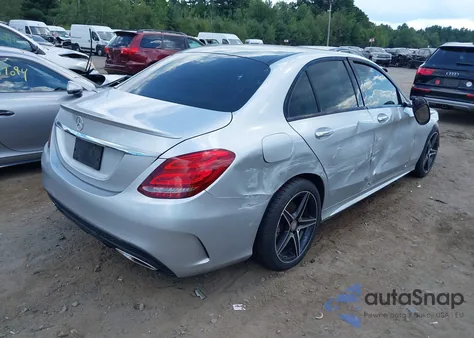 2016 Mercedes-Benz C 300 Sport 4Matic z USA, uszkodzony, nr VIN 55SWF4KB2GU099557